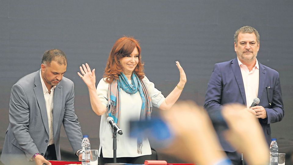 Otra vez en el escenario. Cristina Fernández de Kirchner durante el autodenominado Primer Foro Mundial del Pensamiento Crítico en el microestadio de Ferro.