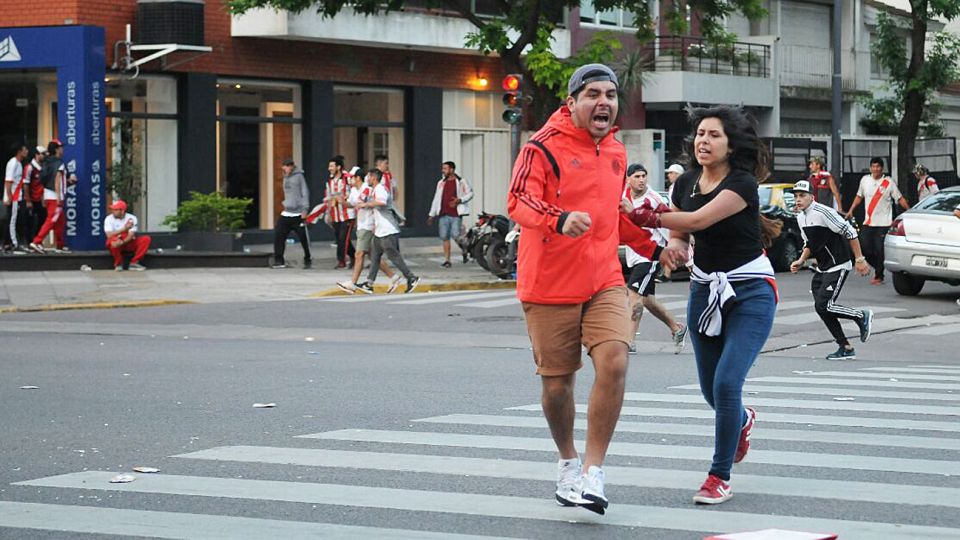 Postal. Ayer, el barrio de Núñez se convirtió en una zona de guerra.