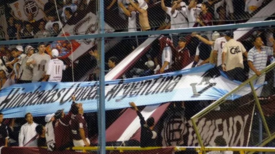 Desde "Hinchadas Unidas", los barras siempre estuvieron vinculados a la política
