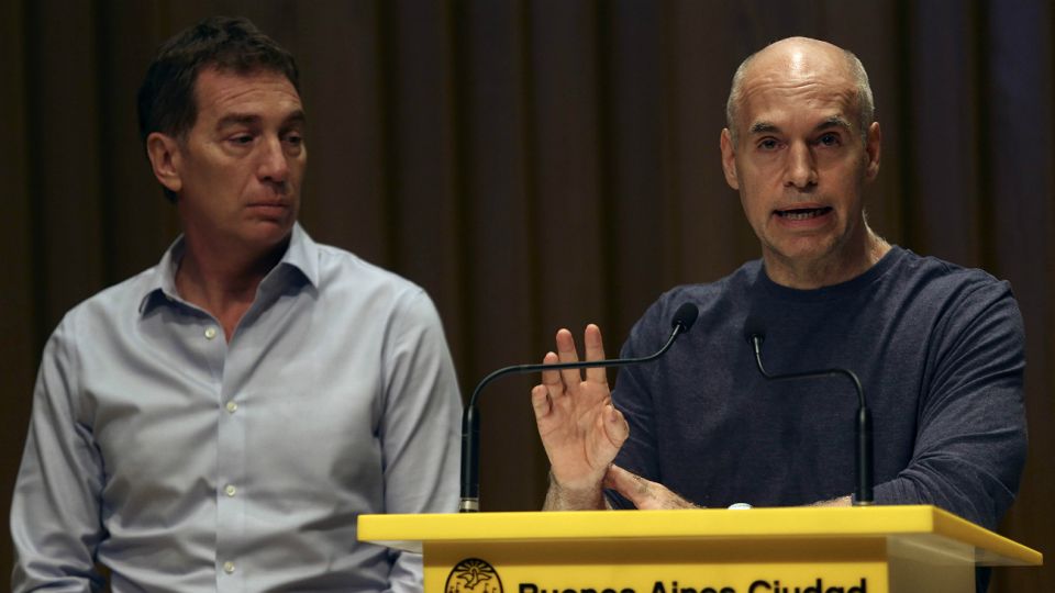 Larreta y Santilli, al frente de la conferencia de prensa.