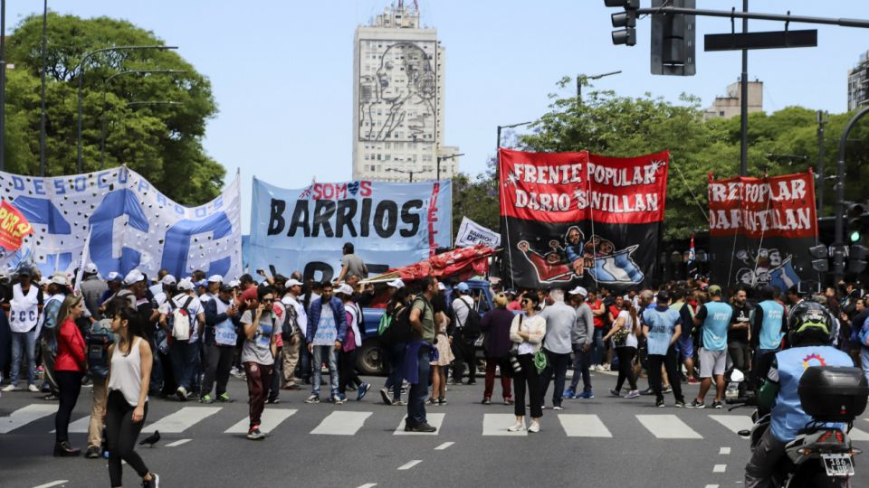 Una serie de manifestaciones de grupos políticos y sociales alterará la normalidad del tránsito en avenidas y accesos de la Ciudad de Buenos Aires.