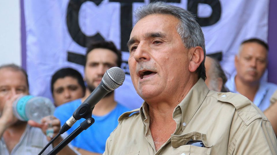 El titular de la CATT, Juan Carlos Schmid, confirmó que se evalúa dejar de trabajar los feriados.
