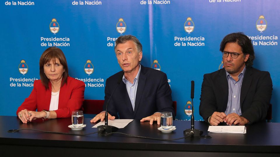 El presidente Mauricio Macri anunció que incluirá en el temario para sesiones extraordinarias del Congreso un proyecto de ley del Poder Ejecutivo para combatir la violencia en el fútbol.