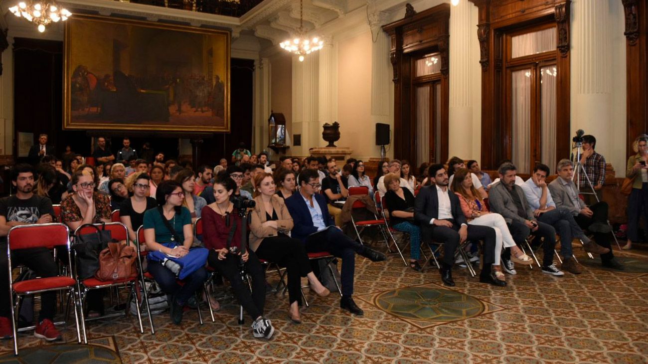 El ministro de Corte Suprema y el presidente de PERFIL Network hablaron en el Salón de los Pasos Perdidos de la Cámara de Diputados, en la charla “Fake News, Política, Derecho y Periodismo” organizada por la diputada Victoria Donda. Plantearon los ejes para un nuevo esquema jurídico y mediático frente a la realidad de las redes.