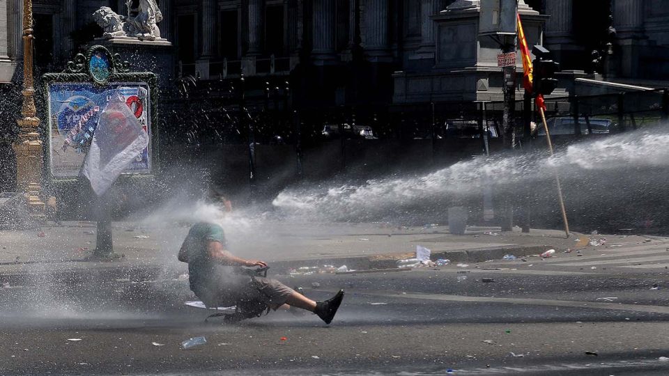 Una feroz batalla se desató el 14 de diciembre de 2017 en las afueras del Congreso por la reforma previsional, entre la la Policía y manifestantes.