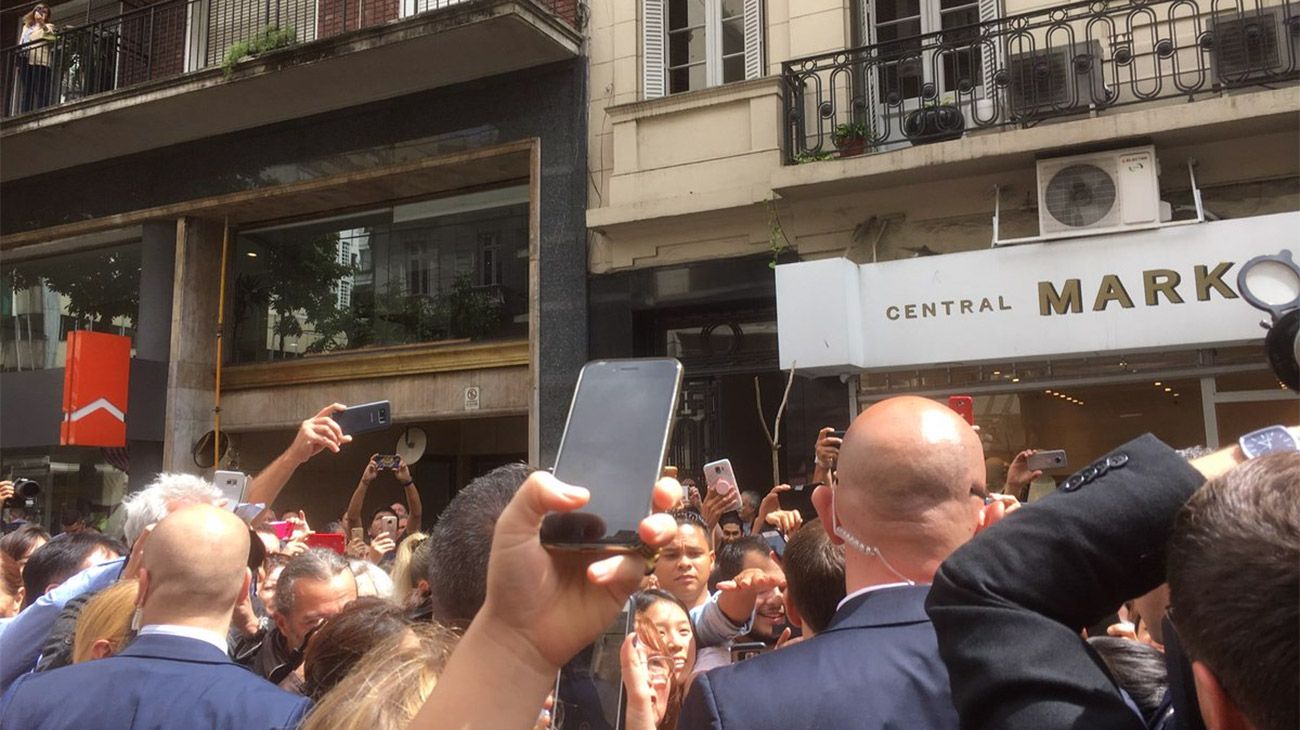 Emmanuel Macron visitó la librería El Ateneo Splendid