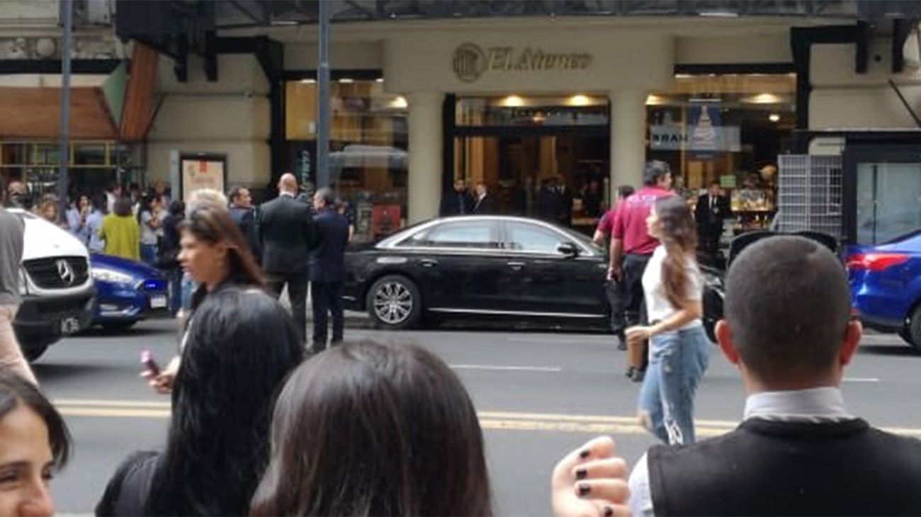 Emmanuel Macron visitó la librería El Ateneo Splendid