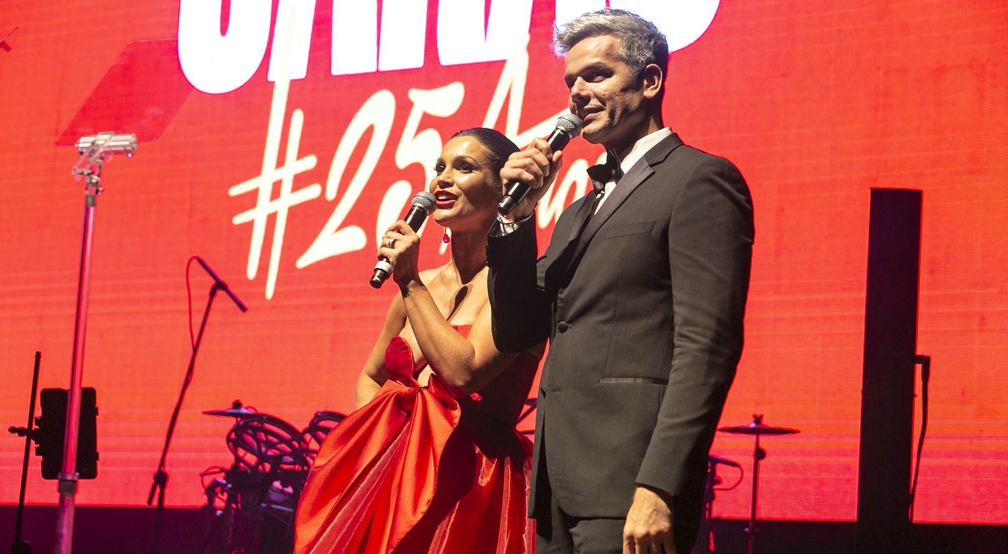 Caras Brasil festeja su 25° aniversario.
