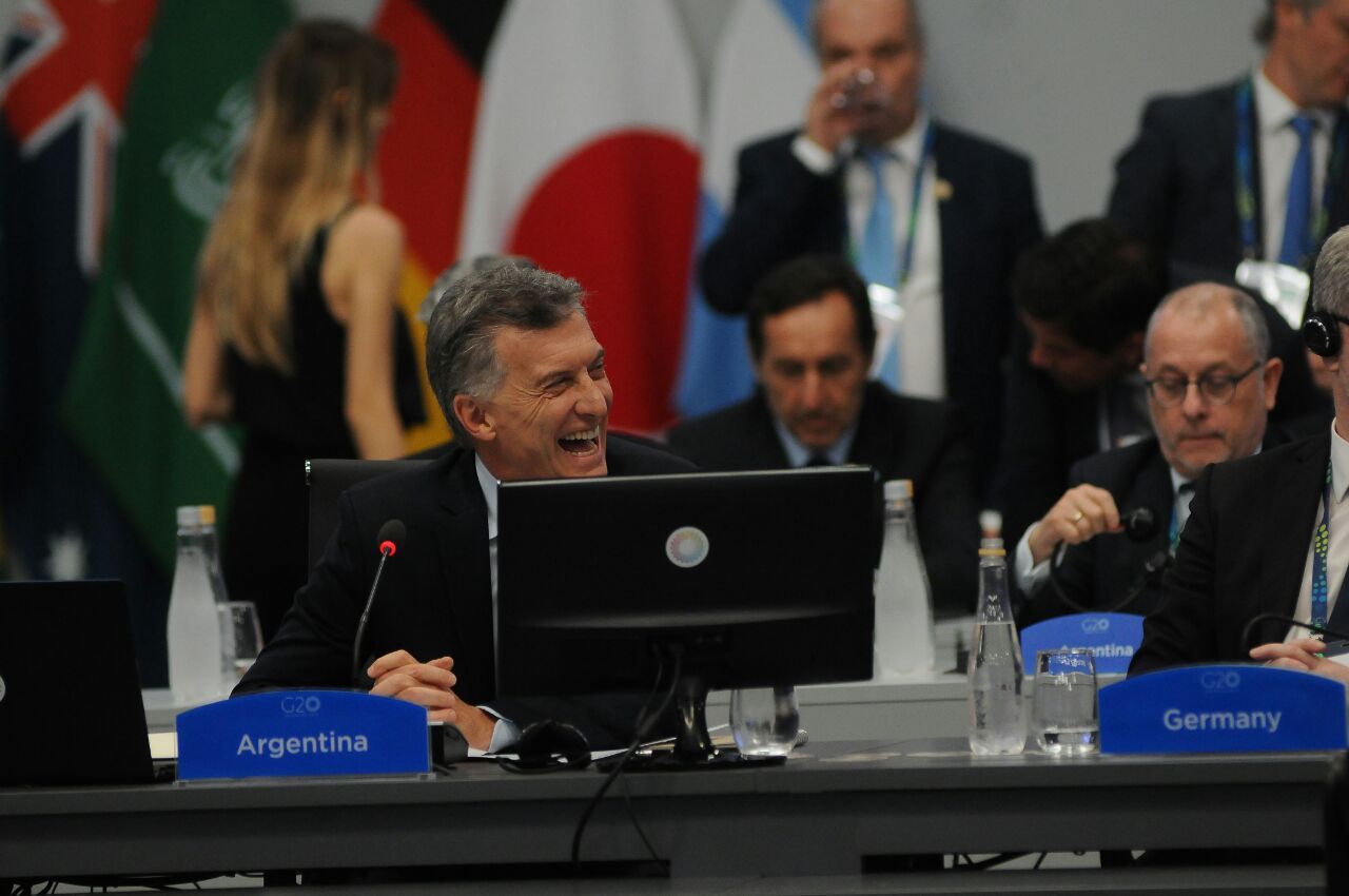 Mauricio Macri relajado durante la sesión plenaria del G20.