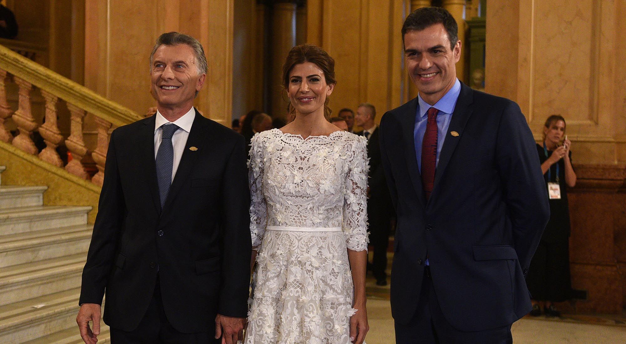 Pedro Sánchez, presidente del gobierno español, recibido por Macri y Juliana.