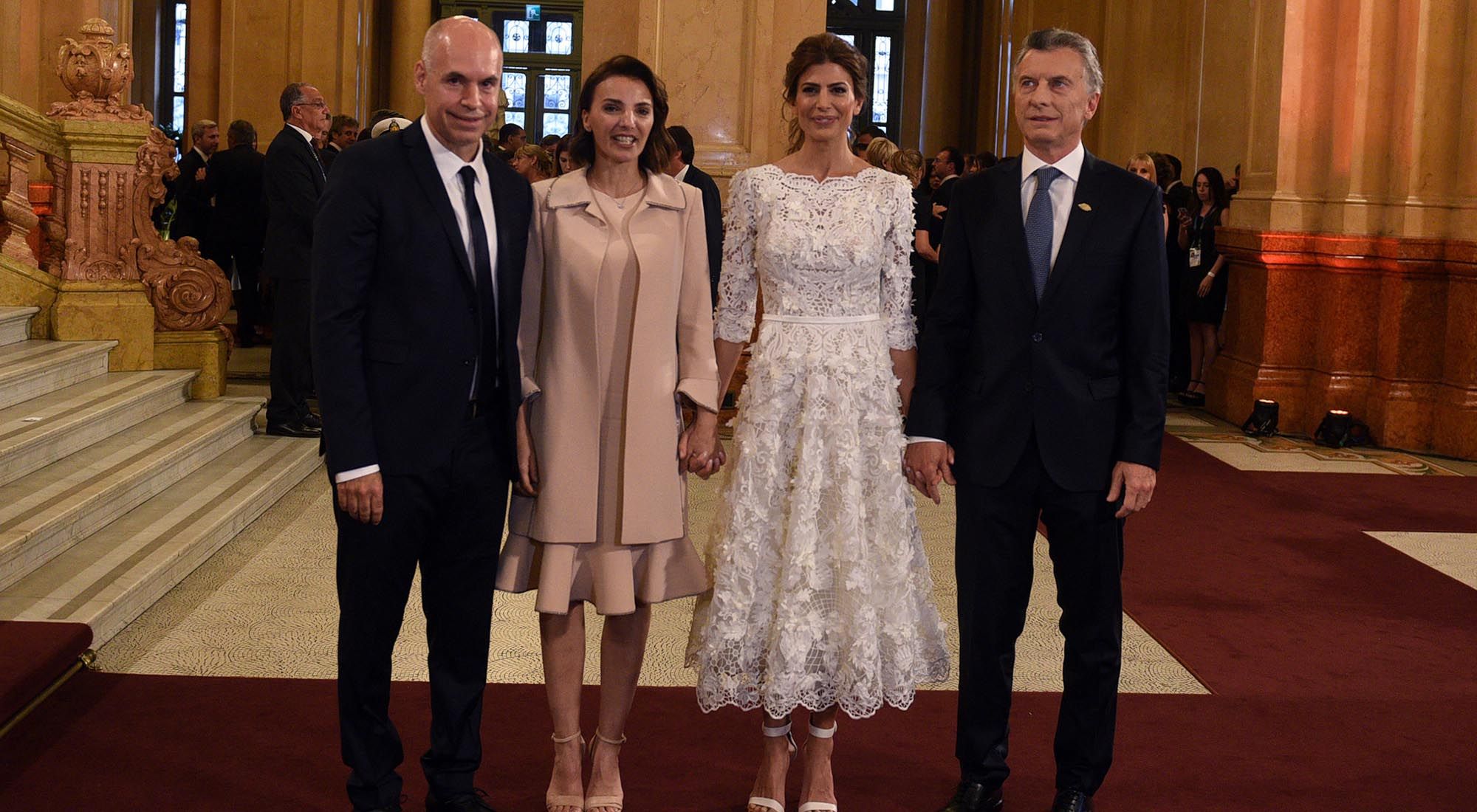 Horacio Rodríguez Larreta y Mauricio Macri, con sus esposas, fueron los anfitriones de la gala en el Colón.