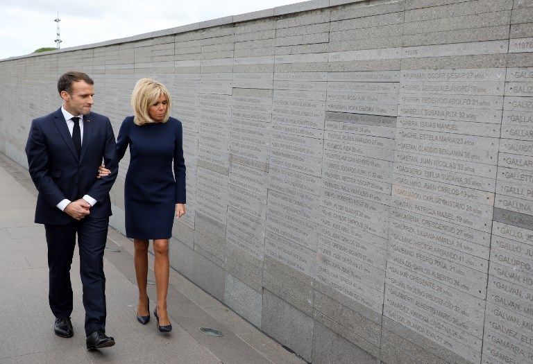 Emmanuel Macron, presidente de Francia, y su esposa Birgitte.