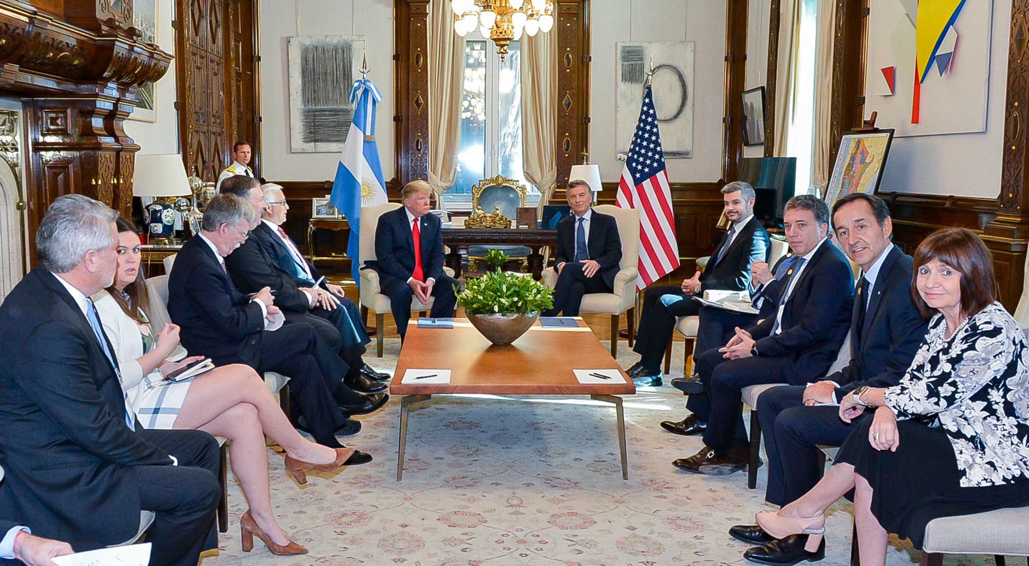 El presidente Mauricio Macri mantuvo hoy, en su despacho de la Casa Rosada, una reunión de trabajo con su par de los Estados Unidos, Donald Trump.