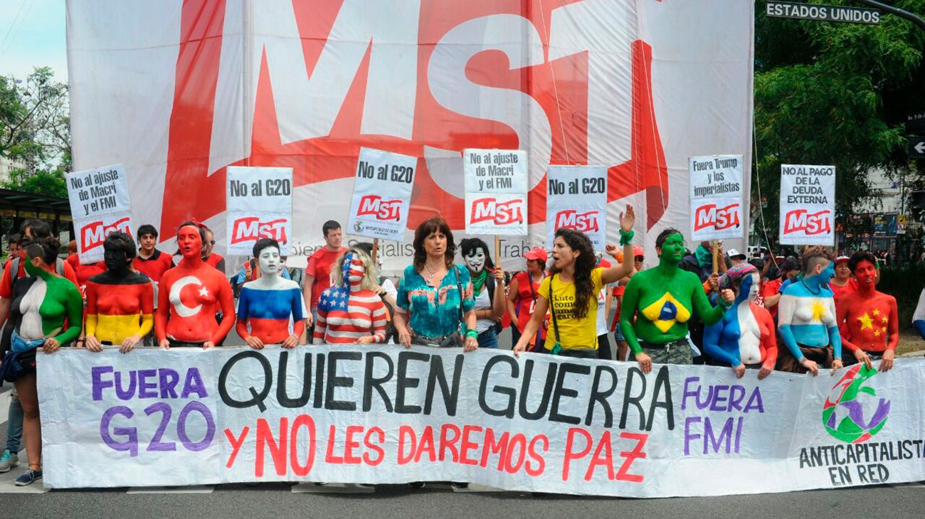 Distintas organizaciones saciales marchan contra el reunuión del G20.