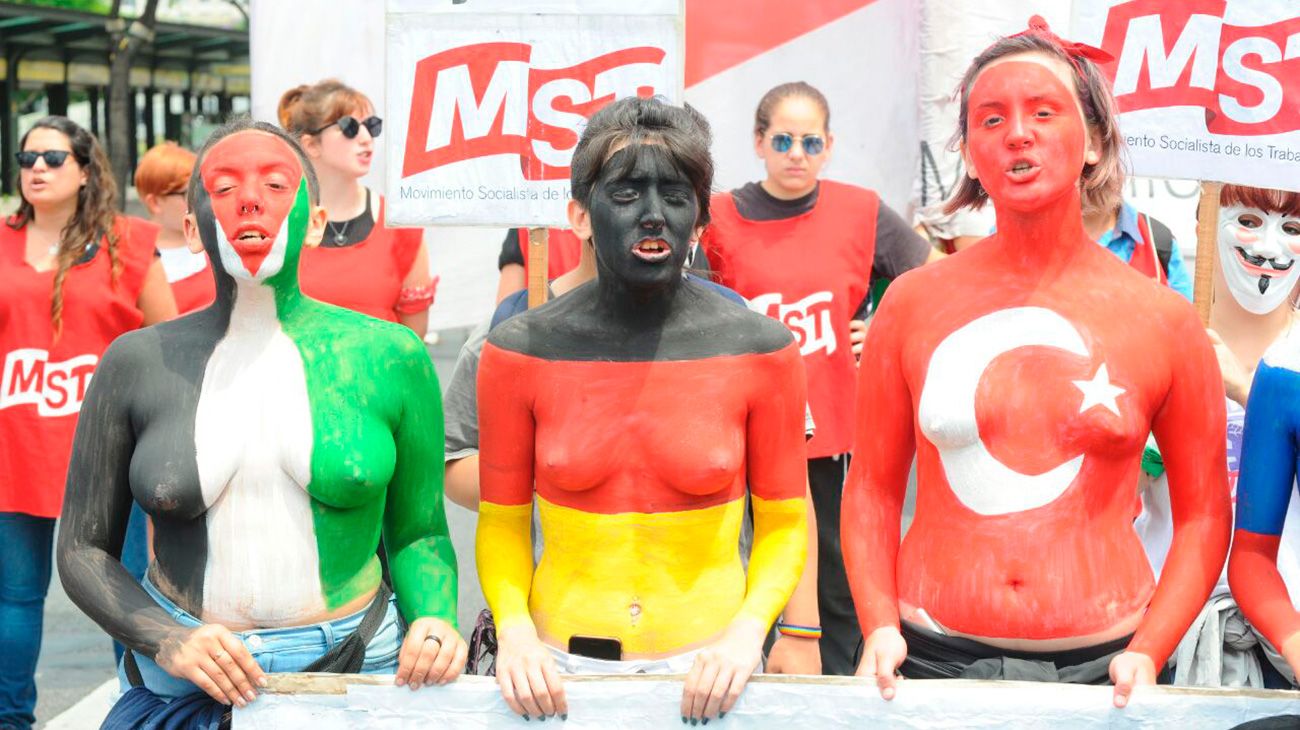 Distintas organizaciones saciales marchan contra el reunuión del G20.