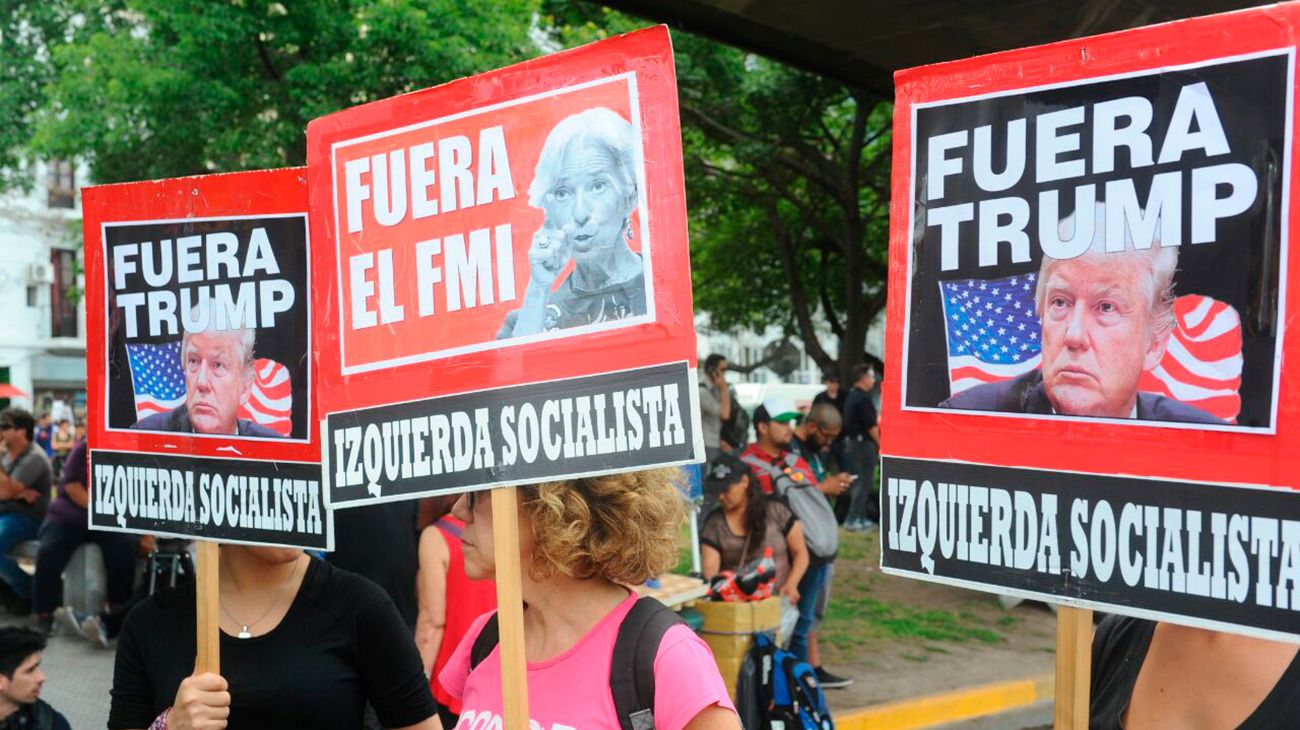 Distintas organizaciones saciales marchan contra el reunuión del G20.