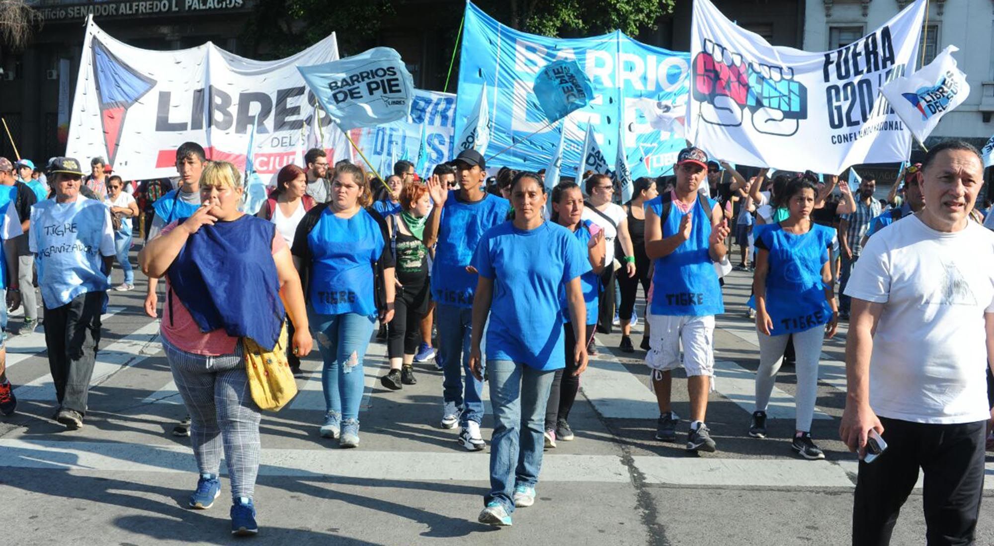 Marcha anti G20. Distintas agrupaciones políticas y sociales manifestaron en Buenos Aires.