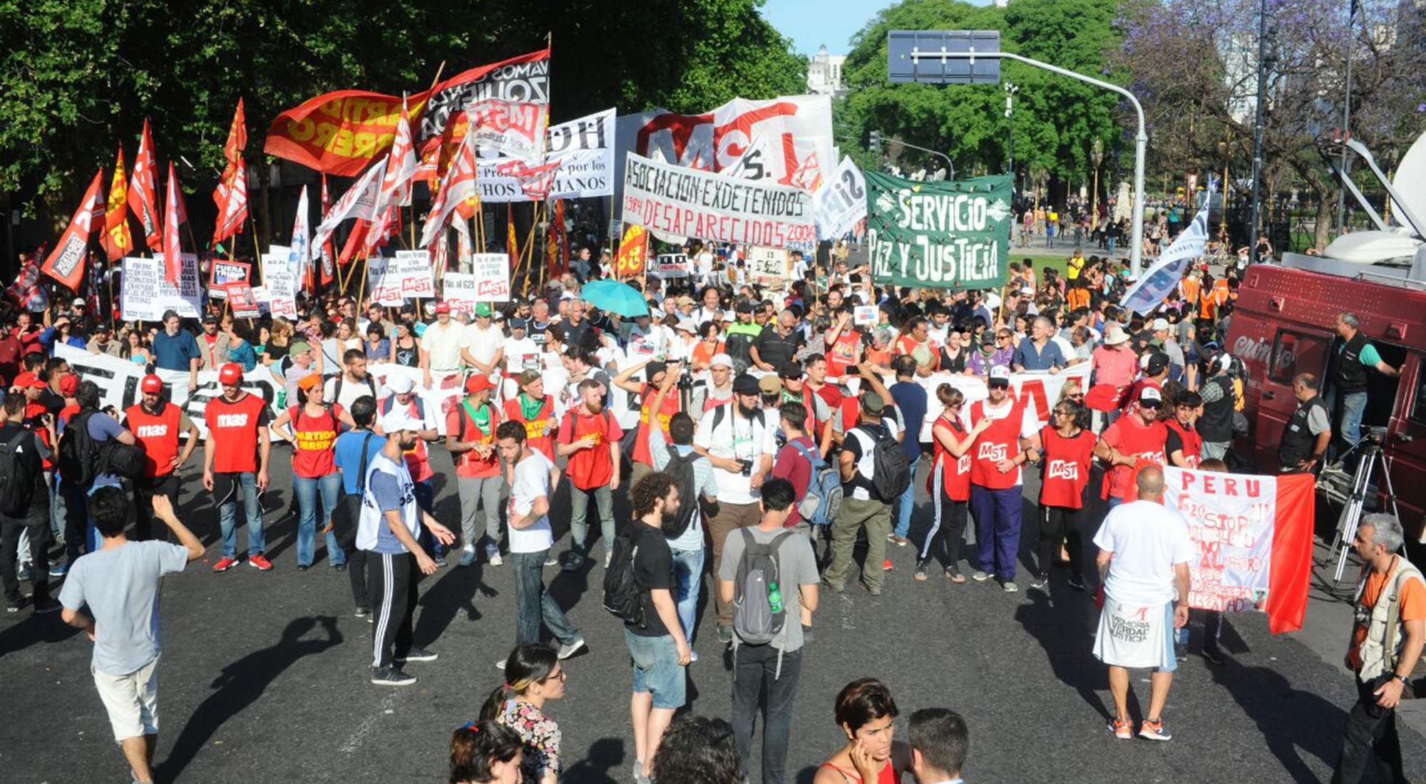 Marcha anti G20. Distintas agrupaciones políticas y sociales manifestaron en Buenos Aires.