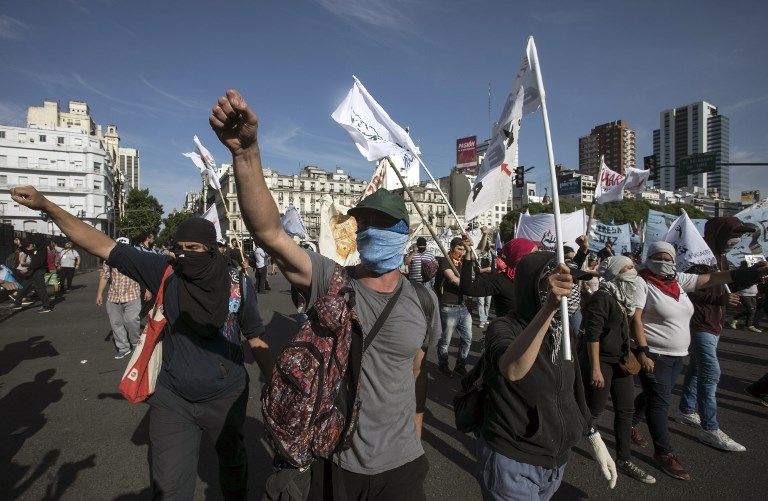 En el marco de un férreo operativo de seguridad que restringió hoy los accesos al centro de la Capital Federal, la izquierda se adueñó del papel protagónico de una marcha crítica al G-20 que si bien fue relevante, no alcanzó la magnitud de otras movilizaciones de la oposición.