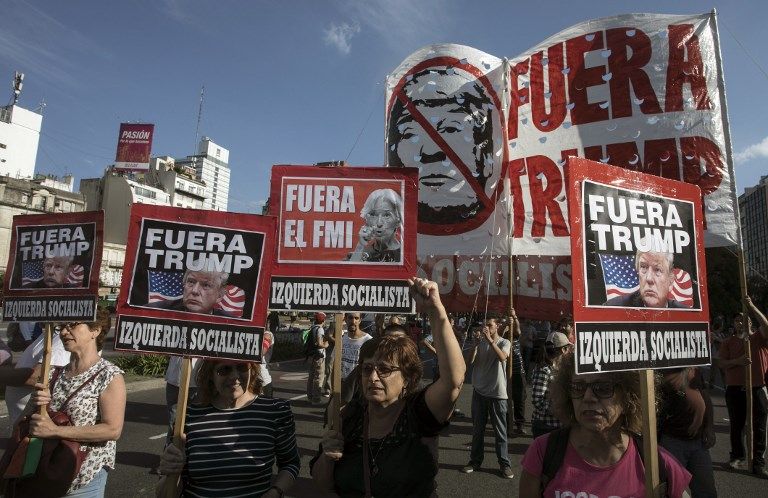 En el marco de un férreo operativo de seguridad que restringió hoy los accesos al centro de la Capital Federal, la izquierda se adueñó del papel protagónico de una marcha crítica al G-20 que si bien fue relevante, no alcanzó la magnitud de otras movilizaciones de la oposición.