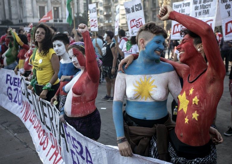 En el marco de un férreo operativo de seguridad que restringió hoy los accesos al centro de la Capital Federal, la izquierda se adueñó del papel protagónico de una marcha crítica al G-20 que si bien fue relevante, no alcanzó la magnitud de otras movilizaciones de la oposición.