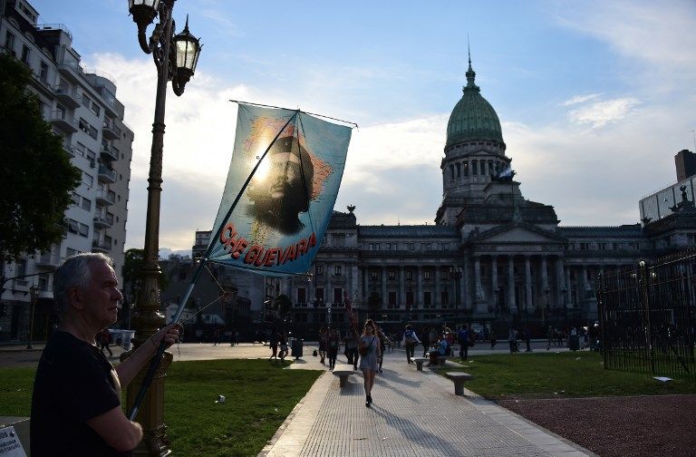 En el marco de un férreo operativo de seguridad que restringió hoy los accesos al centro de la Capital Federal, la izquierda se adueñó del papel protagónico de una marcha crítica al G-20 que si bien fue relevante, no alcanzó la magnitud de otras movilizaciones de la oposición.