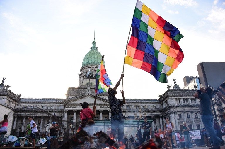 En el marco de un férreo operativo de seguridad que restringió hoy los accesos al centro de la Capital Federal, la izquierda se adueñó del papel protagónico de una marcha crítica al G-20 que si bien fue relevante, no alcanzó la magnitud de otras movilizaciones de la oposición.