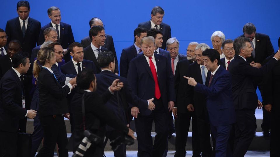 En el centro. Donald Trump fue el gran protagonista de la jornada. Faltó a la reunión a solas de mandatarios porque se tomó “tiempo ejecutivo para hacer llamados”.