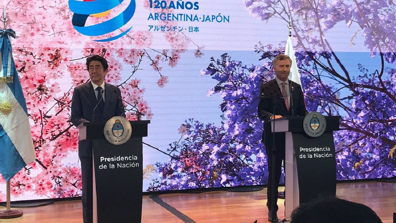 El presidente argentino Mauricio Macri y su par japonés, Shinzo Abe. 