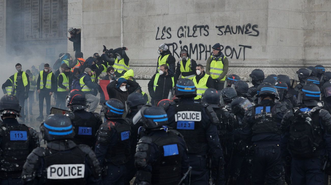 Enfrentamientos en París en nueva protesta contra Macron.