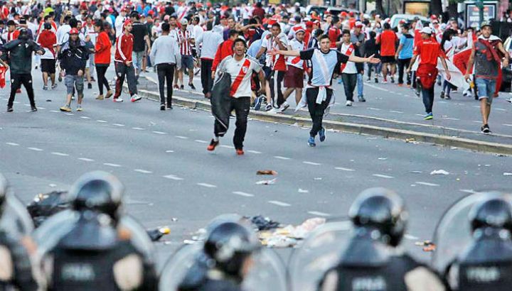 disturbios river monumental superfinal suspendida boca telam