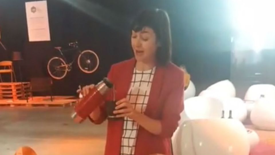 La chef del G20 Ximena Sáenz explicó a la prensa extranjera cómo hacer un buen mate.