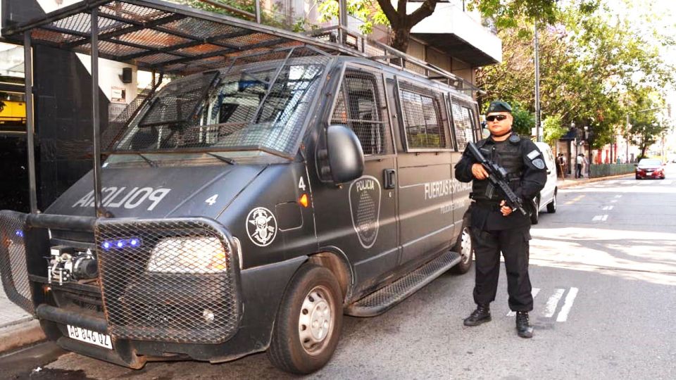 Sábado. Durante la segunda jornada, continuó el despliegue de oficiales federales en la Ciudad.