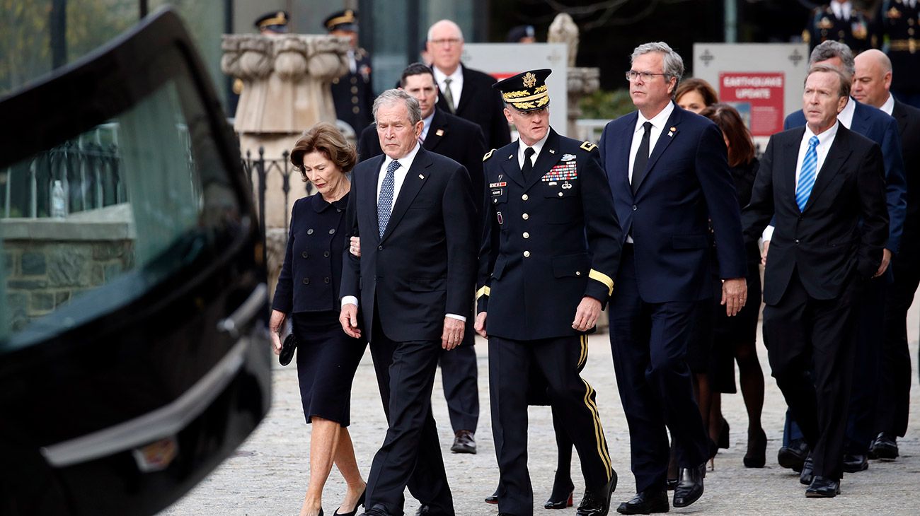 La familia Bush durate el funeral de George Bush padre. 