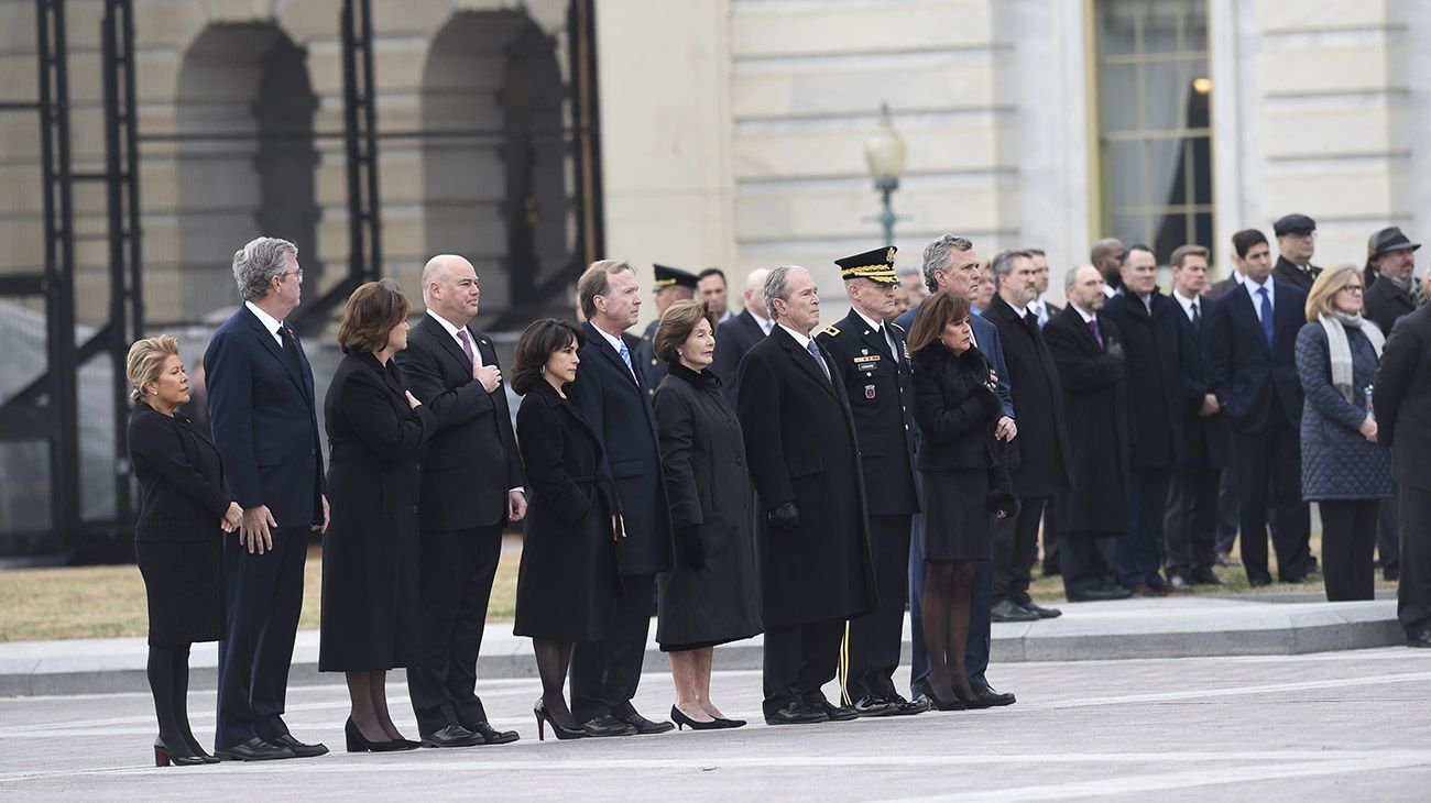 La familia Bush durate el funeral de George Bush padre. 