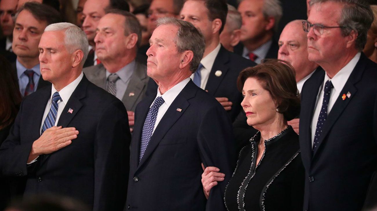 El presidente Donald Trump y los expresidentes Obama, Clinton, Bush Jr. y Carter asistieron al homenaje nacional.