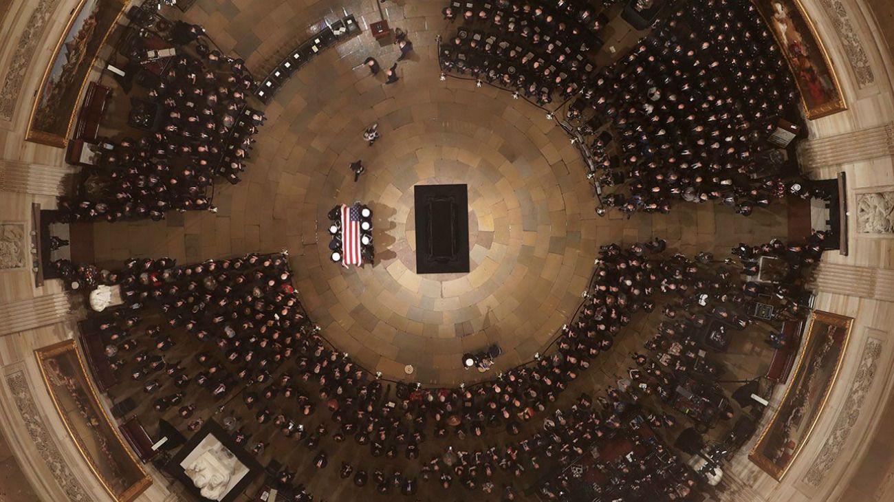 El presidente Donald Trump y los expresidentes Obama, Clinton, Bush Jr. y Carter asistieron al homenaje nacional.