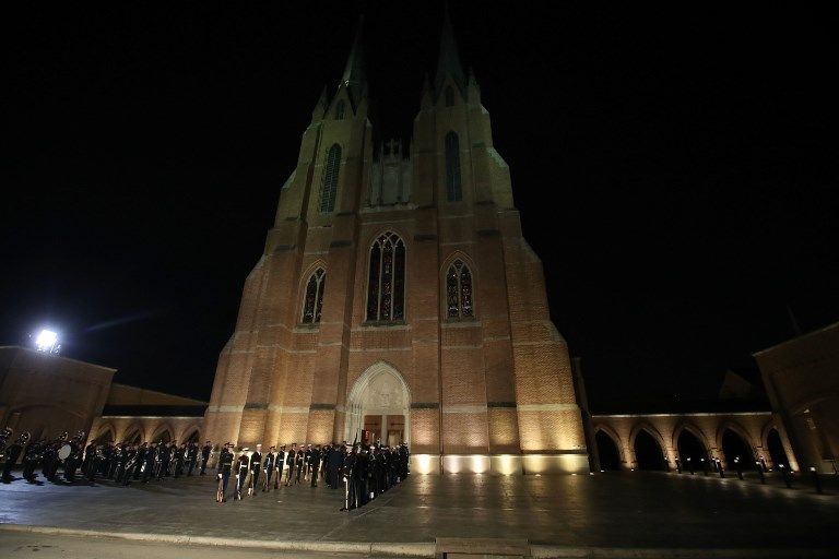 El mundo político estadounidense e internacional se despidió hoy del ex presidente George H.W. Bush, en una ceremonia fúnebre celebrada en la Catedral Nacional de Washington.