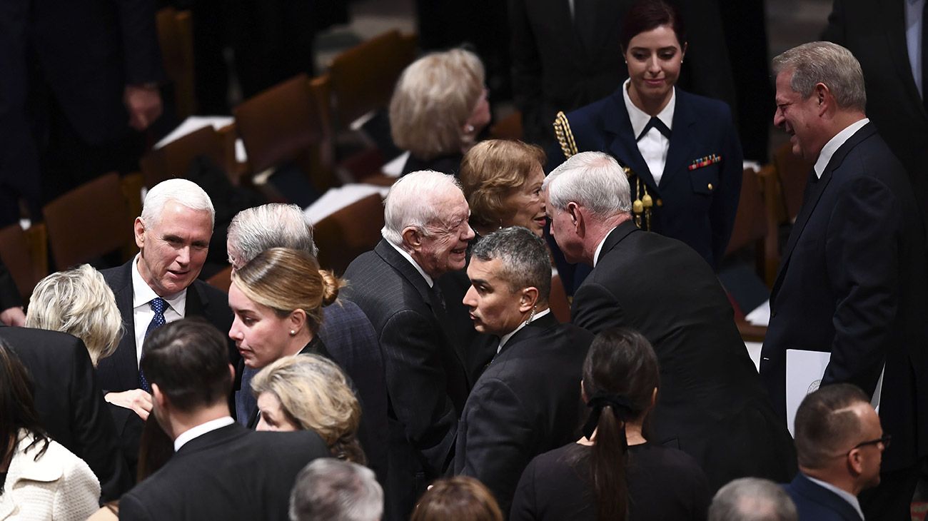 Los restos de George Bush padre llegaron a Washington para el funeral.