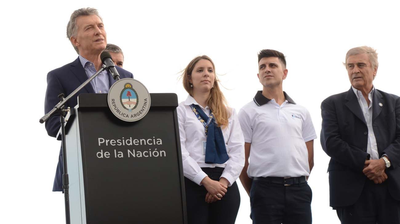 Macri presentó los tres aviones IA 63 Pampa III artillados que la empresa estatal entregará antes de fin de año a la Fuerza Aérea Argentina