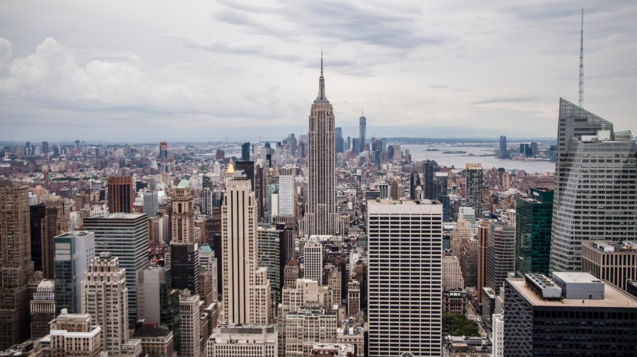 En la ciudad de Nueva York y sus alrededores, los trabajos con salarios altos dominan los aumentos de empleo, seguidos por los de la parte inferior de la escala