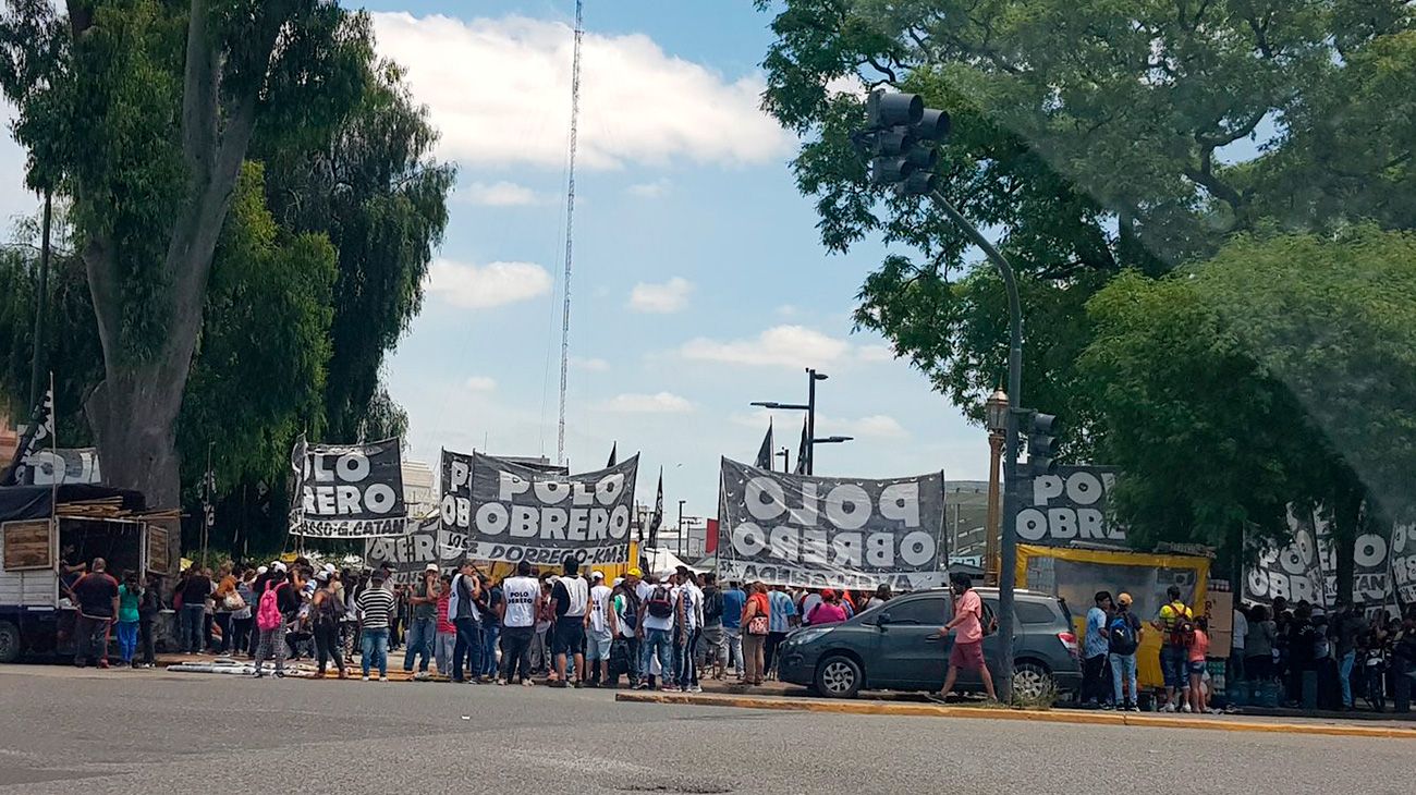 Cortes y protestas en la Avenida 9 de Julio