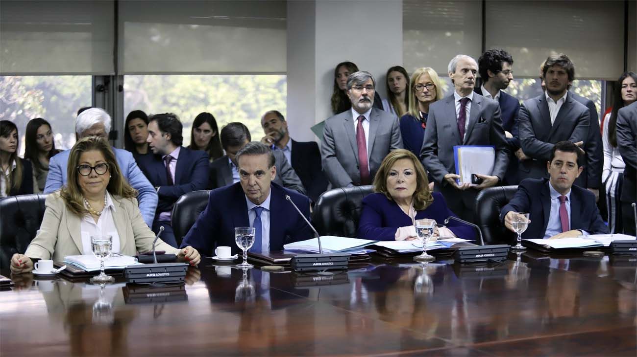 Graciela Camaño, Miguel Ángel Pichetto, Ada Rosa del Valle Iturrez de Cappellini, y Eduardo "Wado" de Pedro.