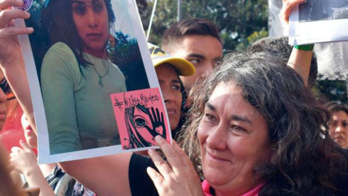 Marta Montero holding a sign that bears the face of her murdered daughter Lucía Pérez.