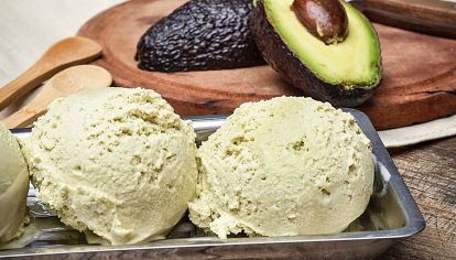 Plus. El helado de palta se puede servir sobre tartas saladas.