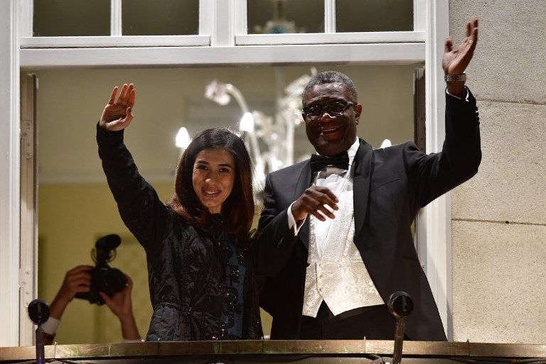 La yazidí Nadia Murad y el médico congoleño Denis Mukwege recibieron hoy el Premio Nobel de la Paz en una emotiva ceremonia en Oslo, donde el presidente del Comité del Nobel noruego, Berit Reiss-Andersen, dijo: "Honramos hoy a dos de las voces más fuertes del mundo". 