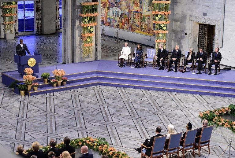 La yazidí Nadia Murad y el médico congoleño Denis Mukwege recibieron hoy el Premio Nobel de la Paz en una emotiva ceremonia en Oslo, donde el presidente del Comité del Nobel noruego, Berit Reiss-Andersen, dijo: "Honramos hoy a dos de las voces más fuertes del mundo". 