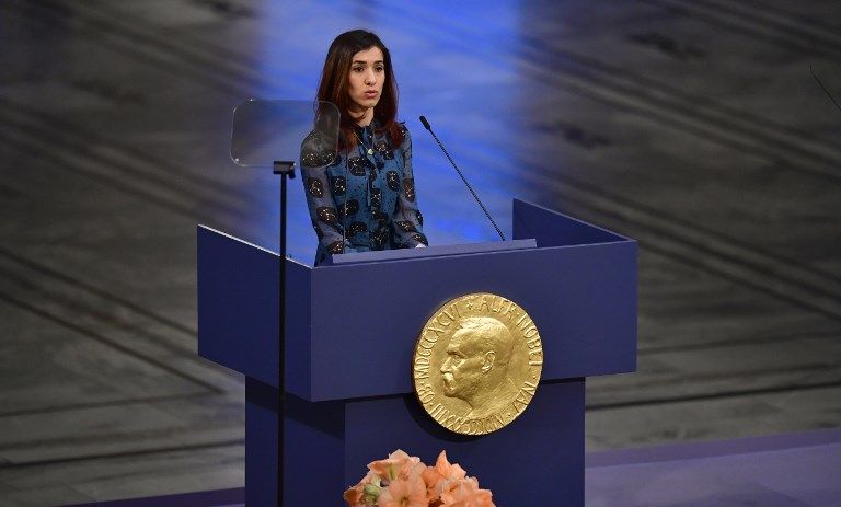 La yazidí Nadia Murad y el médico congoleño Denis Mukwege recibieron hoy el Premio Nobel de la Paz en una emotiva ceremonia en Oslo, donde el presidente del Comité del Nobel noruego, Berit Reiss-Andersen, dijo: "Honramos hoy a dos de las voces más fuertes del mundo". 