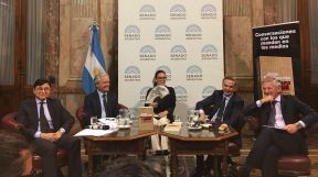 Fontevecchia durante la encuentro dedicado a analizar el periodismo en la democracia.