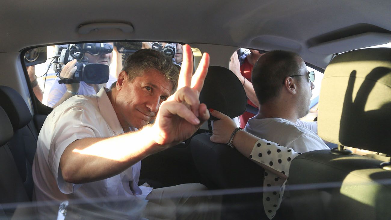 Amado Boudou fue recibido por la prensa, militantes camporistas, su abogada Graciana Peñafort y hasta Aníbal Fernández a la salida del Penal de Ezeiza